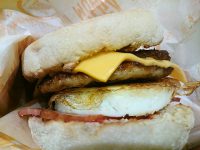 20160824_mcdonald_morning_megamuffin
