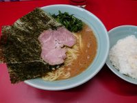 家系らーめん 武将家 東京都 千代田区 入り口 ラーメン 中盛 ライス