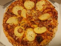 ベイクド ポテト＆ソーセージ Mサイズ、ドミノ・デラックス Mサイズ、アメリカン Mサイズ＠ドミノ・ピザ