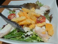 居酒屋いくなら俺んち来い。八王子店＠東京都八王子市 早割3時間たべのみ放題コース フードメニュー シーザーサラダ うまい棒掛けバージョン