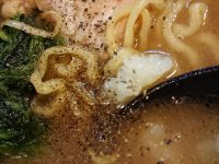 神田ラーメン わいず@東京都千代田区 らーめん ニンニク コショウ