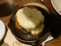 あふれるチーズのアルボンディガス（スペイン風肉団子） スペイン酒場 P 本郷＠東京都文京区