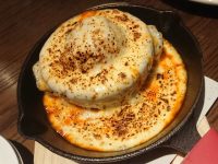 あふれるチーズのアルボンディガス（スペイン風肉団子） スペイン酒場 P 本郷＠東京都文京区