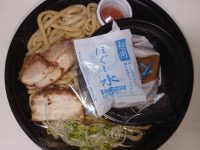 麺屋一燈監修 冷し濃厚魚介つけ麺・麺屋一燈監修 炒飯おにぎり＠ローソン（LAWSON） パッケージオープン