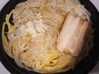 にんにくが決め手!醤油ラーメン@ローソン(LAWSON) フタオープン