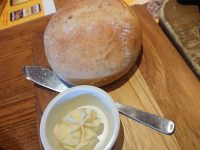 ブロンコビリー 町田多摩境店@東京都町田市 炭焼きチキンステーキランチ パン