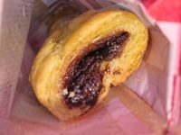 鬼滅の刃 炭治郎の漆黒炒飯風おにぎり、鬼滅の刃 禰豆子の竹パン、アイスコーヒー（M）＠ローソン（LAWSON） 鬼滅の刃ローソン食べ物コラボ 中身