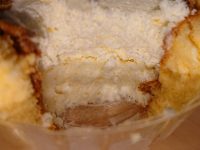 プレミアムロールケーキ×2、アイスコーヒー（M）＠ローソン（LAWSON） プレミアムロールケーキ×2の厚み