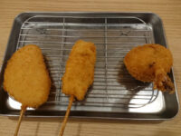 串カツ田中 秋葉原中央通り店＠東京都千代田区 揚げ物 玉ねぎ、豚カツ串、鶏手羽