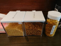 横浜家系 南大沢らーめん家＠東京都八王子市 卓上無料調味料