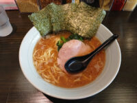 横浜家系 南大沢らーめん家＠東京都八王子市 豚骨醤油らーめん大盛