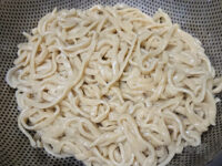 ラーメンエース@東京都八王子市 生麺 湯切り