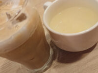 パンケーキ＆スクランブルエッグセット＠ガスト ドリンク（アイスカプチーノ）とスープ