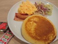 パンケーキ＆スクランブルエッグセット＠ガスト