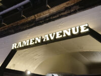 博多 新風 日比谷ラーメンアベニュー店＠RAMEN AVENUE（東京都千代田区） 入り口