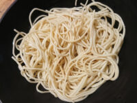 博多 新風 日比谷ラーメンアベニュー店＠RAMEN AVENUE（東京都千代田区） 博多豚骨 白 替え玉