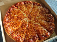 COSTCO（コストコ） 入間倉庫店＠埼玉県入間市 クワトロフォルマッジピザ ホール 箱