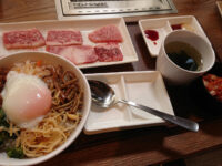 焼肉ライク 八王子楢原店＠東京都八王子市 黒毛和牛カルビ 塩 100g ミニビビンバセット到着