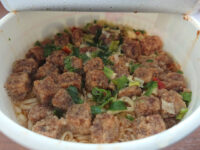 カップヌードル ビッグ 謎肉祭 肉盛りジューシィしょうゆ味＠日清食品 年に1度のCAP NOODLE 謎肉祭 完成