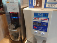 セレクトモーニング（生ハムサラダ・パンケーキ・ドリンクバー）＠デニーズ コーヒーマシン