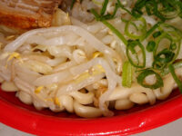 東京千里眼監修 濃厚マシマシラーメン（ニンニク醤油）＠ファミリーマート 麺ギチギチ