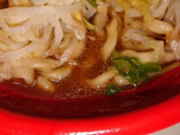 東京千里眼監修 濃厚マシマシラーメン（ニンニク醤油）＠ファミリーマート スープ