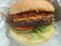 コストコホールセール 多摩境倉庫店＠東京都町田市 チーズバーガー