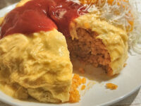 男のオムライス EGG BOMB（エッグ ボム）＠東京都港区 ふわとろオムライス断面