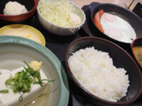 ソーセージエッグ定食(冷奴)・豚汁・ポテトサラダ@松乃家・松のや