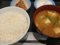 選べる小鉢の玉子かけごはん・豚汁＠松屋