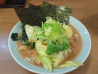 家系らーめん 武将家 外伝＠東京都千代田区 ラーメン（並）+キャベツ増し