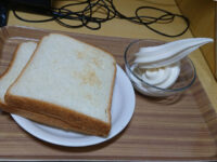 もんきーねっと 秋葉原店@東京都千代田区 ソフトクリームサンド 準備