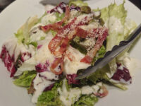 きんくら酒場 金の蔵 秋葉原店＠東京都千代田区 カリカリベーコンのシーザーサラダ