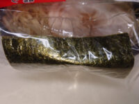 家系総本山吉村家監修 横浜家系らーめん・吉村家監修 焼豚おにぎり＠ローソン（LAWSON） パッケージ横の海苔