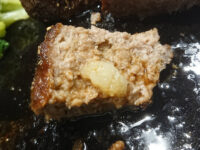 いきなりステーキ 東京八重洲地下街店＠東京都中央区 グリルチキンステーキ（220g）トッピングハンバーグ（150ｇ） ニンニク醤油