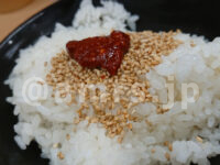 横浜ラーメン 武蔵家 御茶ノ水店＠東京都千代田区 ライス 豆板醤 ゴマ