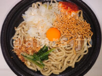 ジャンクガレッジ監修 まぜそば＠ローソン（LAWSON） フタオープン