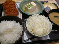 得朝ロースかつ定食（選べる小鉢 冷奴）＠松乃家・松のや