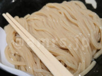 六厘舎＠東京ラーメンストリート 朝つけめん （並） 麺 ストレート