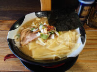 すごい煮干ラーメン凪 新宿ゴールデン街店 本館＠東京都新宿区 ラーメン中盛 塩 麺カタめ いったん麺マシ 魚唐辣油 後普通