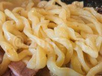 すごい煮干ラーメン凪 新宿ゴールデン街店 本館＠東京都新宿区 ラーメン中盛 塩 麺カタめ いったん麺マシ 魚唐辣油 後普通 新宿だるま製麺製のちぢれ太麺