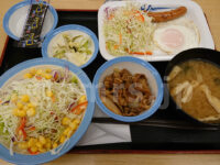 ソーセージエッグ定食（選べる小鉢付プレミアムミニ牛皿）＠松屋 ロカボチェンジ ライス変更