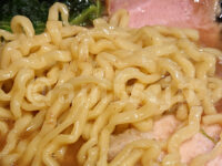 神田ラーメン わいず＠東京都千代田区 らーめん 三河屋製麺製のちぢれ太麺