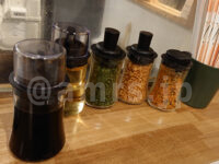 あぺたいと 銀座店＠東京都中央区 両面焼きそば 中盛 卓上調味料