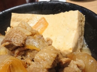 肉めし 岡むら屋 新橋店＠東京都港区 肉めし 味噌味 豆腐