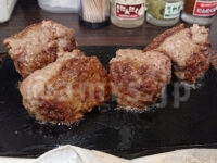 やっぱりステーキ 芝大門店＠東京都港区 やっぱりハンバーグ 200g 焼き中