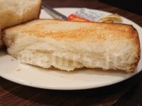 ブレッドモーニング＠ジョナサン 湯種食パン 断面