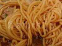 麺屋こころ 立川店＠ラーメンスクエア（東京都立川市） 焼き味噌ラーメン 若干ちぢれ気味中細麺