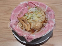 ラーメン大戦争 神田店＠東京都千代田区 「人類みな麺類」系列 関西だし醤油ラーメン ピストル