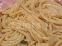 ラーメン大戦争 神田店＠東京都千代田区 「人類みな麺類」系列 関西だし醤油ラーメン ピストル 全粒粉入り自家製ストレート中細麺